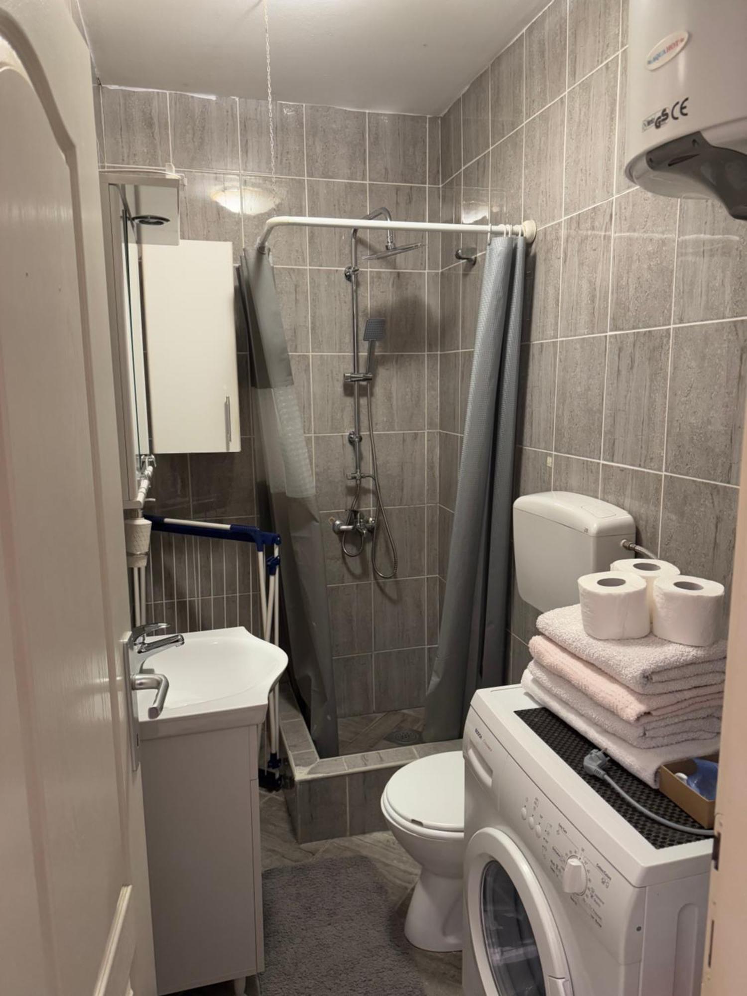 Studio Apartment For Rent In بودفا المظهر الخارجي الصورة